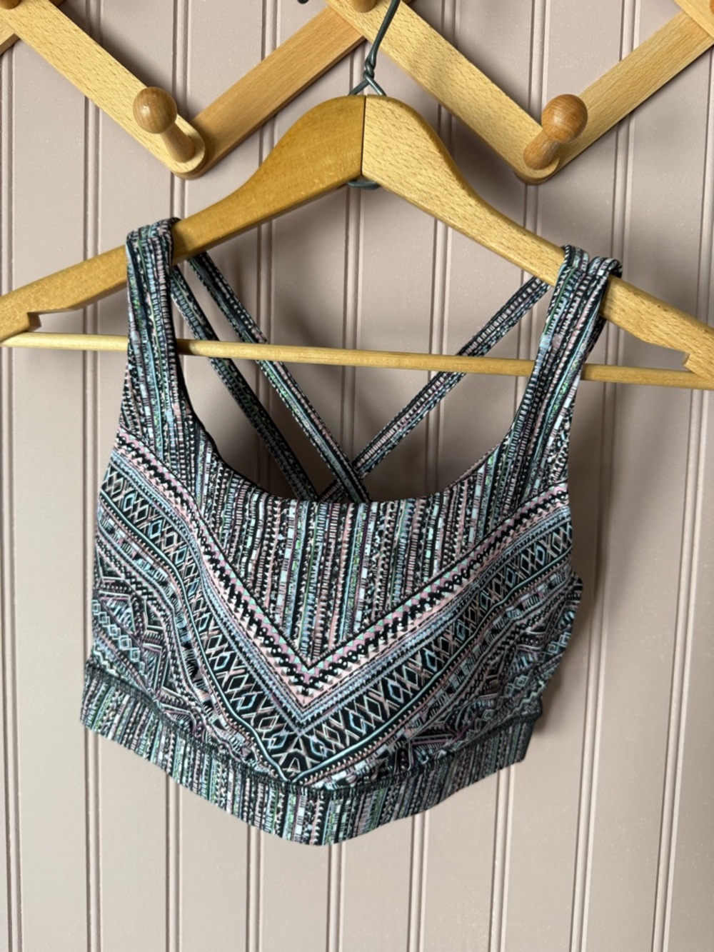 Lululemon tribal energy bra- size 6 w pads